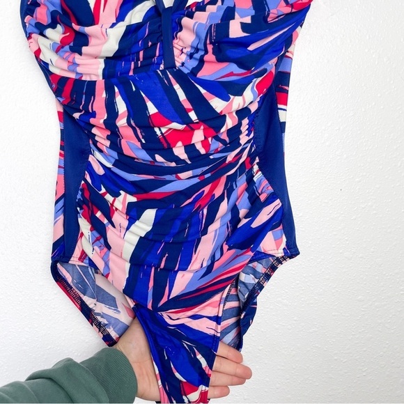 Miraclesuit Abstract Geometric one Piece Halter SwimSuit Sz. 8/10/12 - Picture 6 of 11